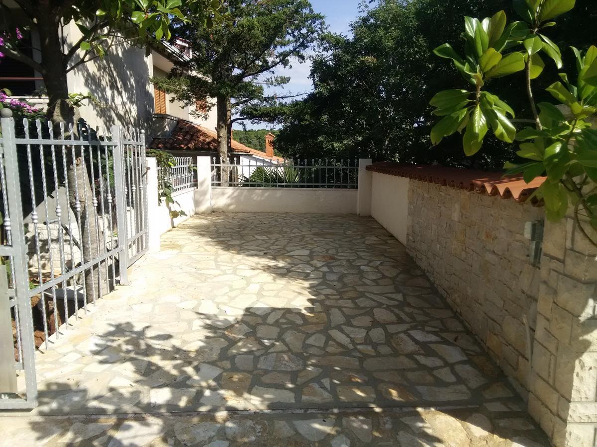 Apartments Villa Mavero Banjole Exterior photo